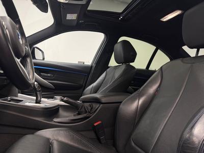 2018 BMW 320D Sedan M Sport · Taklucka · Navi · Läder – bild 13