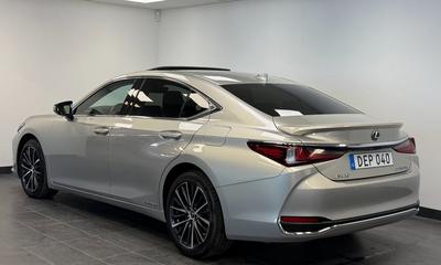 2022 Lexus ES 300h 2.5 E-CVT Limited Edt *Taklucka*Skinn*Navi*B-kam – bild 2