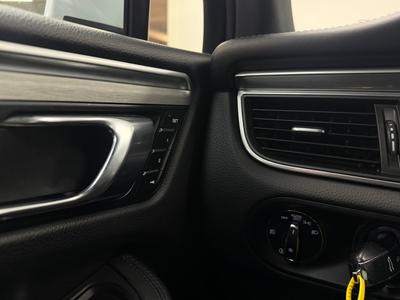 2017 Porsche Macan GTS GTS · Pano · Sport Chrono · 20" spyder RS · Värmare · Sv-såld – bild 24