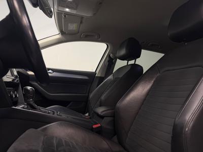 2015 Volkswagen Passat Sportscombi 2.0 TDI DPF SCR BMT 4M GT · Kamera · D-värm – bild 10