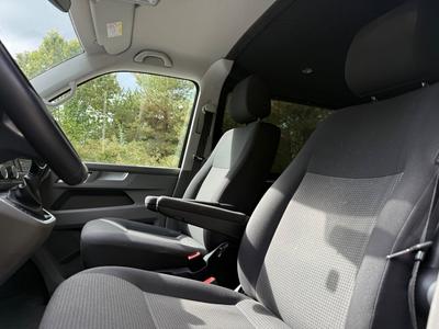 2021 Volkswagen Transporter Kombi 4M L2 · Cockpit · Diff · Eldörr · värmare · SN-inredning – bild 8
