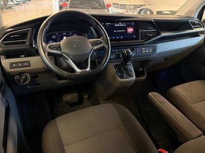 2021 Volkswagen Transporter Kombi 4M L2 · Cockpit · Diff · Eldörr · värmare · SN-inredning – bild 14