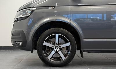 2021 Volkswagen Transporter Kombi 4M L2 · Cockpit · Diff · Eldörr · värmare · SN-inredning – bild 6