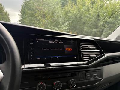 2021 Volkswagen Transporter Kombi 4M L2 · Cockpit · Diff · Eldörr · värmare · SN-inredning – bild 17