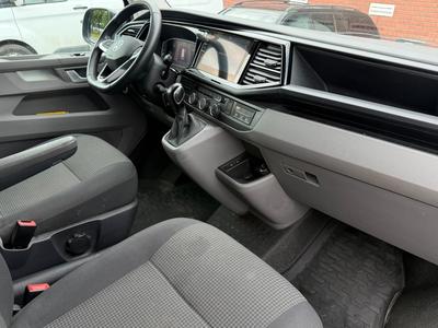 2021 Volkswagen Transporter Kombi 4M L2 · Cockpit · Diff · Eldörr · värmare · SN-inredning – bild 10